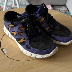 Nike free run 2 women’s 8 purple gold charcoal black